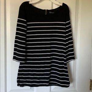 Ladies black and white mid length sleeve top